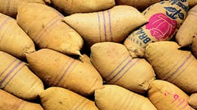 Inde Inde. Une aide alimentaire pour 70 % de la population approuvée Santé jeudi 04 juillet 2013      La loi garantit un approvisionnement compris entre 3 et 7 kg de céréales par personne.      La loi garantit un approvisionnement compris entre 3 et 7 kg