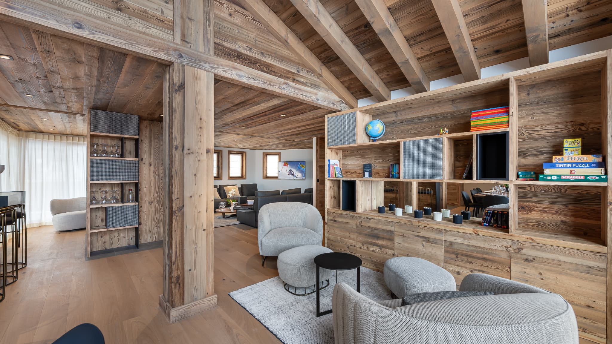 Ce chalet proposé par Cimalpes comporte 5 chambres avec autant de salles de bain. Il se situe tout près des remontées mécaniques. Ce chalet proposé par Cimalpes comporte 5 chambres avec autant de salles de bain. Il se situe tout près des remontées mécaniques.