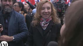 Sylvie Testud lors du tournage de son prochain film lors du rassemblement au Louvre, le 7 mai 2017