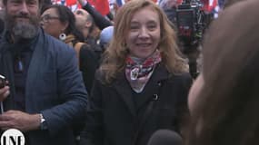 Sylvie Testud lors du tournage de son prochain film lors du rassemblement au Louvre, le 7 mai 2017