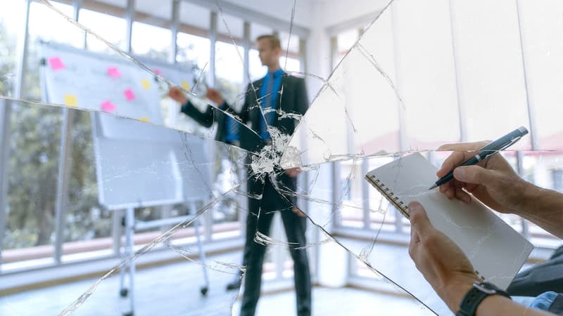 "Elle est entrée dans son cerveau": quand le coaching en développement personnel vire à la manipulation et à l'emprise