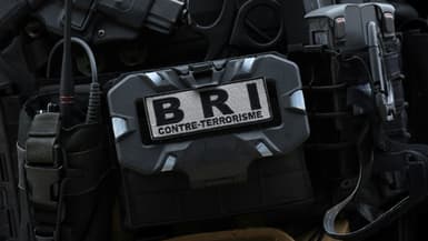 Un détail de l'équipement d'un membre de la BRI (Brigade de recherche et d'intervention) est photographié à Villepinte, en région parisienne, le 16 juin 2024
