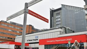 L'entrée des urgences de l'hôpital St Thomas, le 23 décembre 2021 à Londres