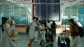 Plusieurs compagnies aériennes asiatiques et australiennes ont annulé mercredi des vols à destination et en provenance de l'île touristique de Bali.