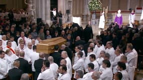 Le cercueil de Paul Bocuse arrive dans la cathédrale Saint-Jean de Lyon le 26 janvier 2018