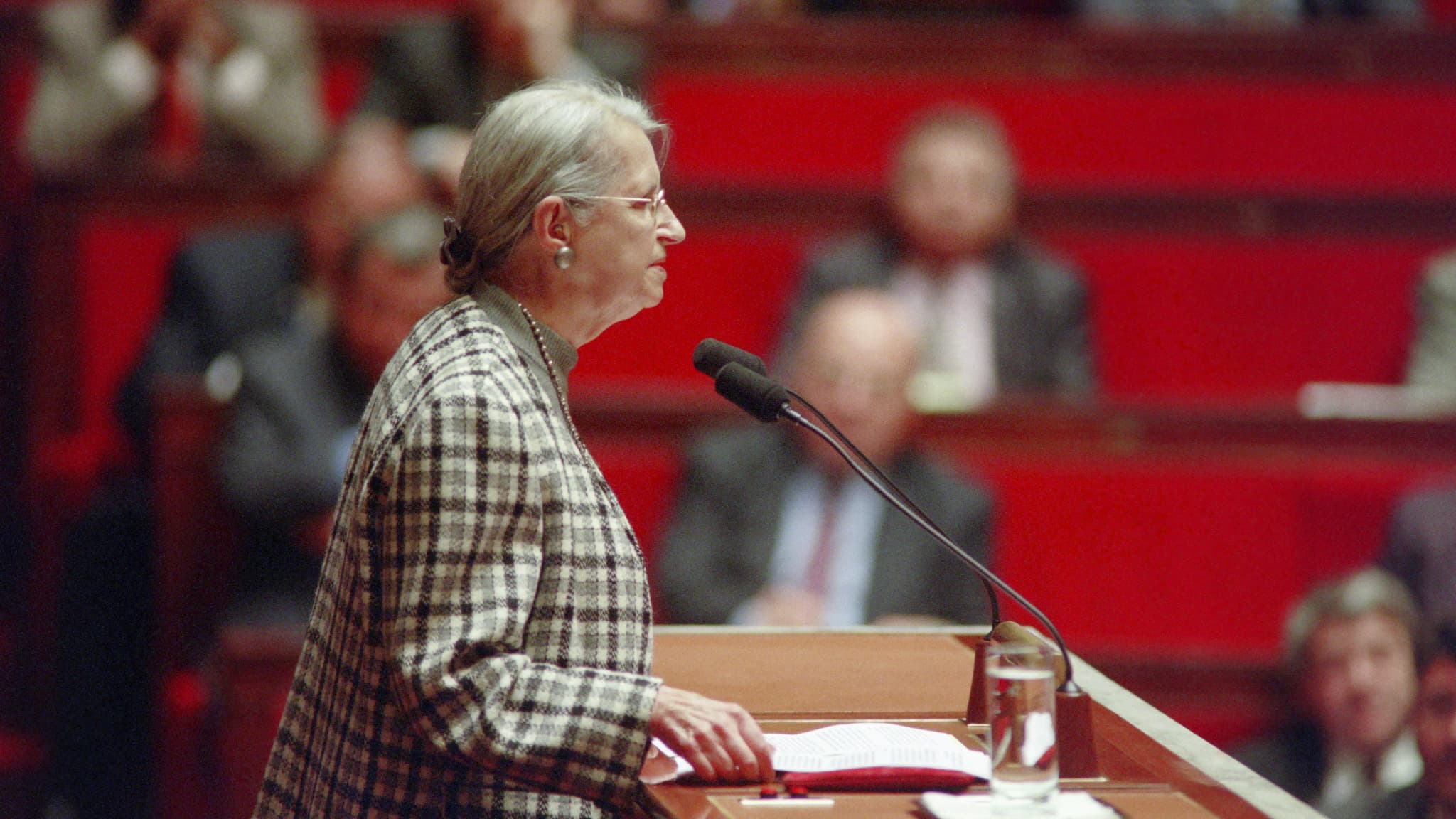 Geneviève Anthonioz-de-Gaulle à la tribune de l'Assemblée nationale le 15 avril 1997 à Paris Geneviève Anthonioz-de-Gaulle à la tribune de l'Assemblée nationale le 15 avril 1997 à Paris