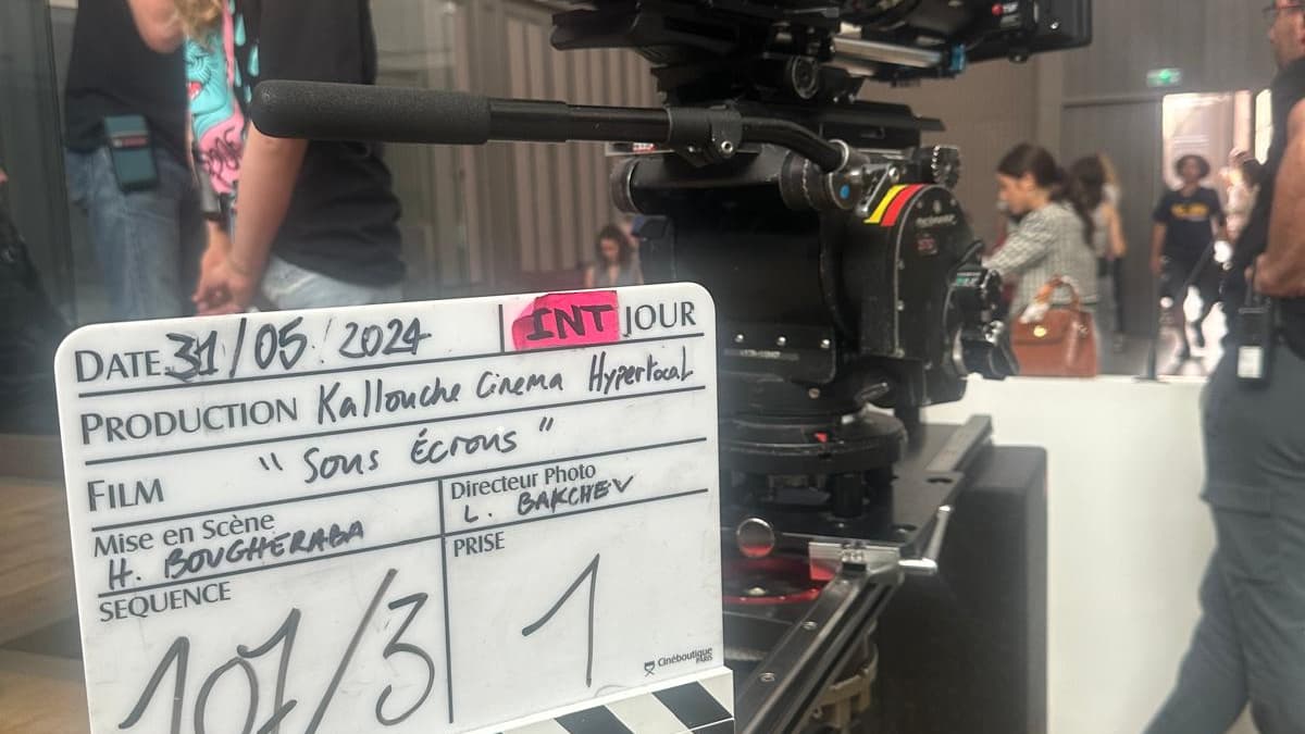 Le clap de tournage de "Sous écrous", la nouvelle comédie des frères Bougheraba, l'équipe des "Segpa"