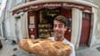"L'ami du pain" à La Rochelle, la plus petite boulangerie du monde.