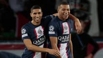 Les amis Achraf Hakimi et Kylian Mbappé bras dessus bras dessous avec le PSG