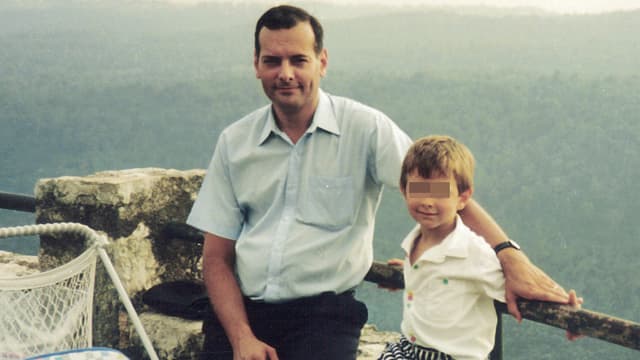 Le juge Borrel, avec son enfant, dans une photo non datée.