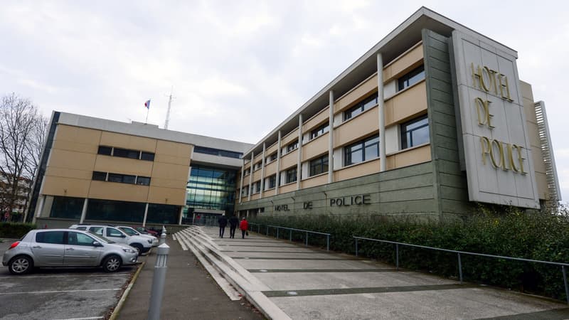 Sarah, une adolescente de 16 ans, est soupçonnée d'avoir préparé un projet d'attentat imminent sur le sol français.