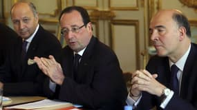 Pierre Moscovici a défendu mercredi son action comme ministre français de l'Economie, une réponse implicite aux propos de Laurent Fabius affirmant que Bercy avait "besoin d'un patron". /Photo prise le 24 avril 2013/REUTERS/Philippe Wojazer