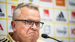 Janne Andersson en conférence de presse avec la Suède en 2022.