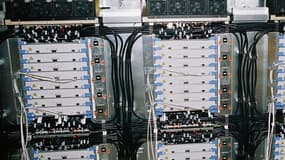 Une start-up parisienne propose de disperser chez les particuliers les serveurs informatiques des entreprises aujourd'hui hébergés dans de coûteux data-centers. Son idée: chauffer les ménages avec ces ordinateurs. /Photo d'archives/REUTERS/Adam Tanner