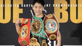 Naoya Inoue après avoir unifié toutes les ceintures des coqs en décembre 2022