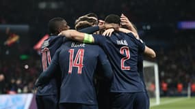 Les Parisiens célèbrent le but de Khvicha Kvaratskhelia face à Aston Villa, le 9 avril 2025