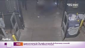 Les images glaçantes d'un policier américain qui tue un homme en fauteuil roulant qui lui tournait le dos