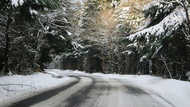 Conduire dans la neige : 5 bonnes pratiques à adopter