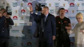Turquie: Erdogan réélu dès le premier tour avec plus de 50% des voix