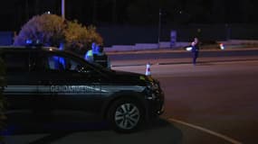 Un véhicule de gendarmerie sur les lieux du refus d'obtempérer mortel survenu à Mougins le 26 août 2024.
