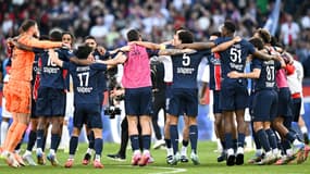 Les Parisiens après leur 13e titre de champion de France le 5 avril 2025