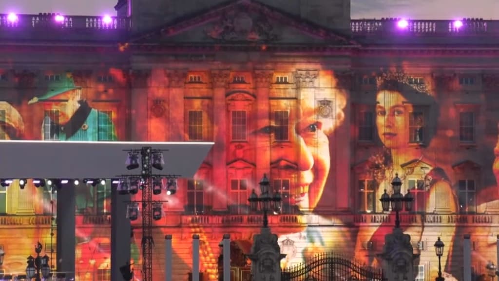 Buckingham Palace illuminé pour le jubilé de la reine Elizabeth II Buckingham Palace illuminé pour le jubilé de la reine Elizabeth II