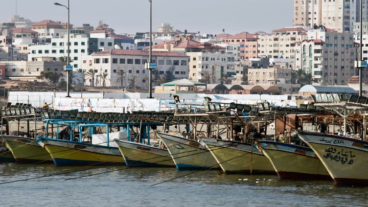 Les pêcheurs palestiniens vont pouvoir à nouveau aller chercher leurs poissons au large de la bande, à condition de rester à moins de trois miles nautiques de la côte. C'est l'une des rares avancées des négociations.
