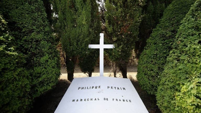 La tombe du maréchal Pétain sur l'île d'Yeu.