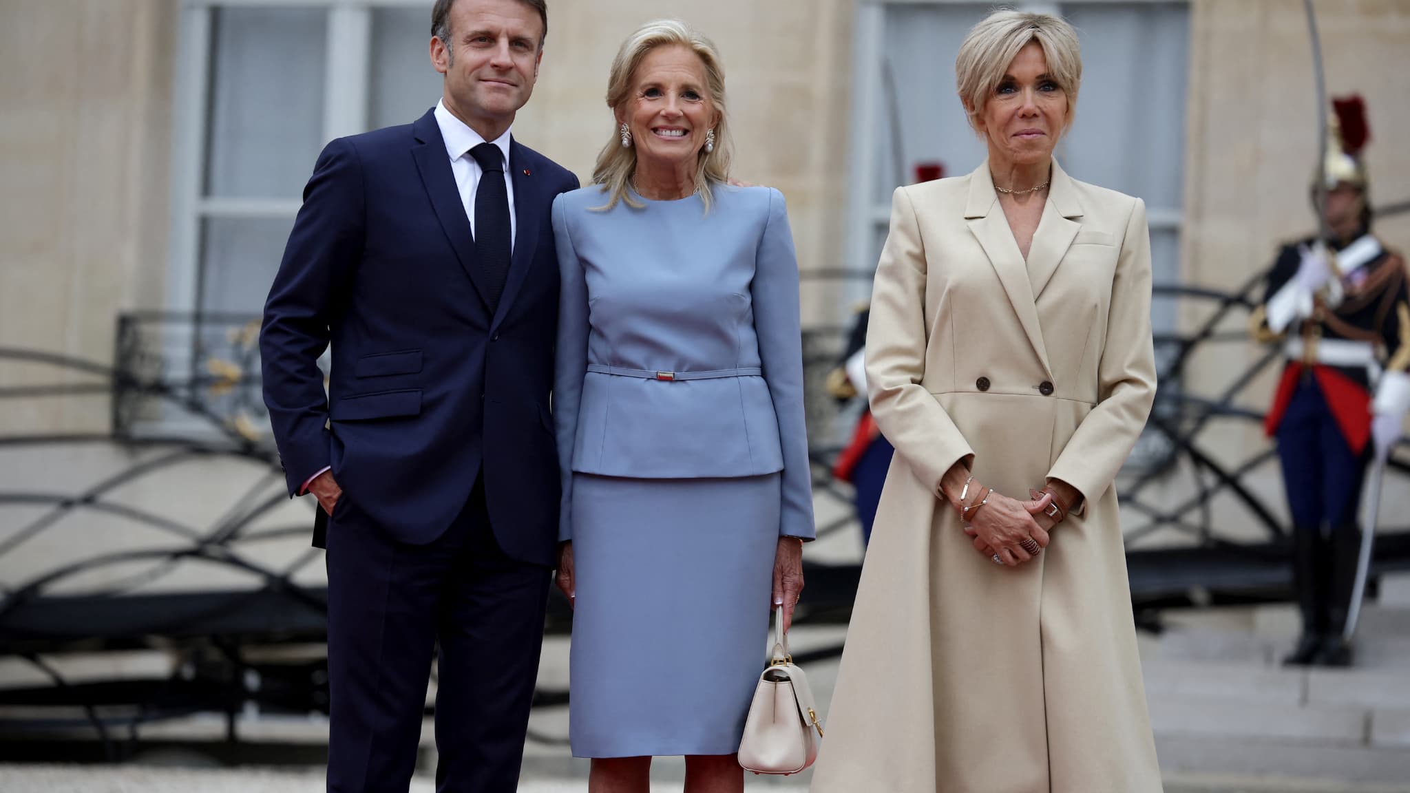 Jill Biden en compagnie d'Emmanuel et Brigitte Macron à l'Elysée, avant la cérémonie d'ouverture des JO de Paris 2024, le 26 juillet 2024. Jill Biden en compagnie d'Emmanuel et Brigitte Macron à l'Elysée, avant la cérémonie d'ouverture des JO de Paris 2024, le 26 juillet 2024.