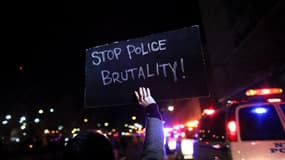 Alors que les bavures de policiers blancs contre des Noirs aux Etats-Unis ont provoqué une vague d'indignations et de manifestations, un grand jury va devoir se prononcer sur le cas du policier qui a tué Akai Gurley.