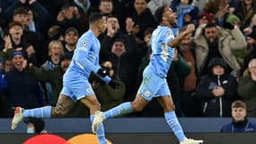 La joie de l'attaquant de Manchester City, Raheem Sterling, après avoir égalisé (1-1) à domicile face au Paris Saint-Germain, lors de leur match de poules de la Ligue des Champions, le 24 novembre 2021 à l'Etihad Stadium
