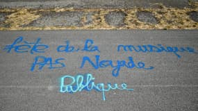 "Fête de la musique, pas noyade publique", a été tagué sur le Quai Wilson, à Nantes, le 15 juillet 2019.