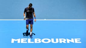 Le Serbe Novak Djokovic s'entraine pour l'Open d'Australie, le 12 janvier 2022, à Melbourne