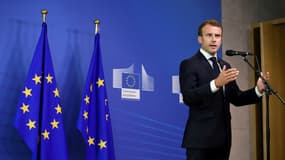 Emmanuel Macron s'adresse aux journalistes en amont d'une réunion de travail au siège de l'UE à Bruxelles, le 24 juin 2018. 