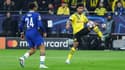 Karim Adeyemi devant Reece James, à Dortmund le 15 février 2023
