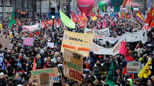 Le cortège de la manifestation contre la réforme des retraites à Paris, le 5 décembre 2019.