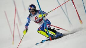 Le Français Clément Noël, lors de la seconde manche du slalom nocturne de Schladming (Autriche), comptant pour la Coupe du monde, le 25 janvier 2022