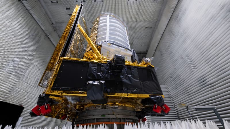 Le télescope Euclid dans une salle de test du Thales Alenia Space, à Cannes.