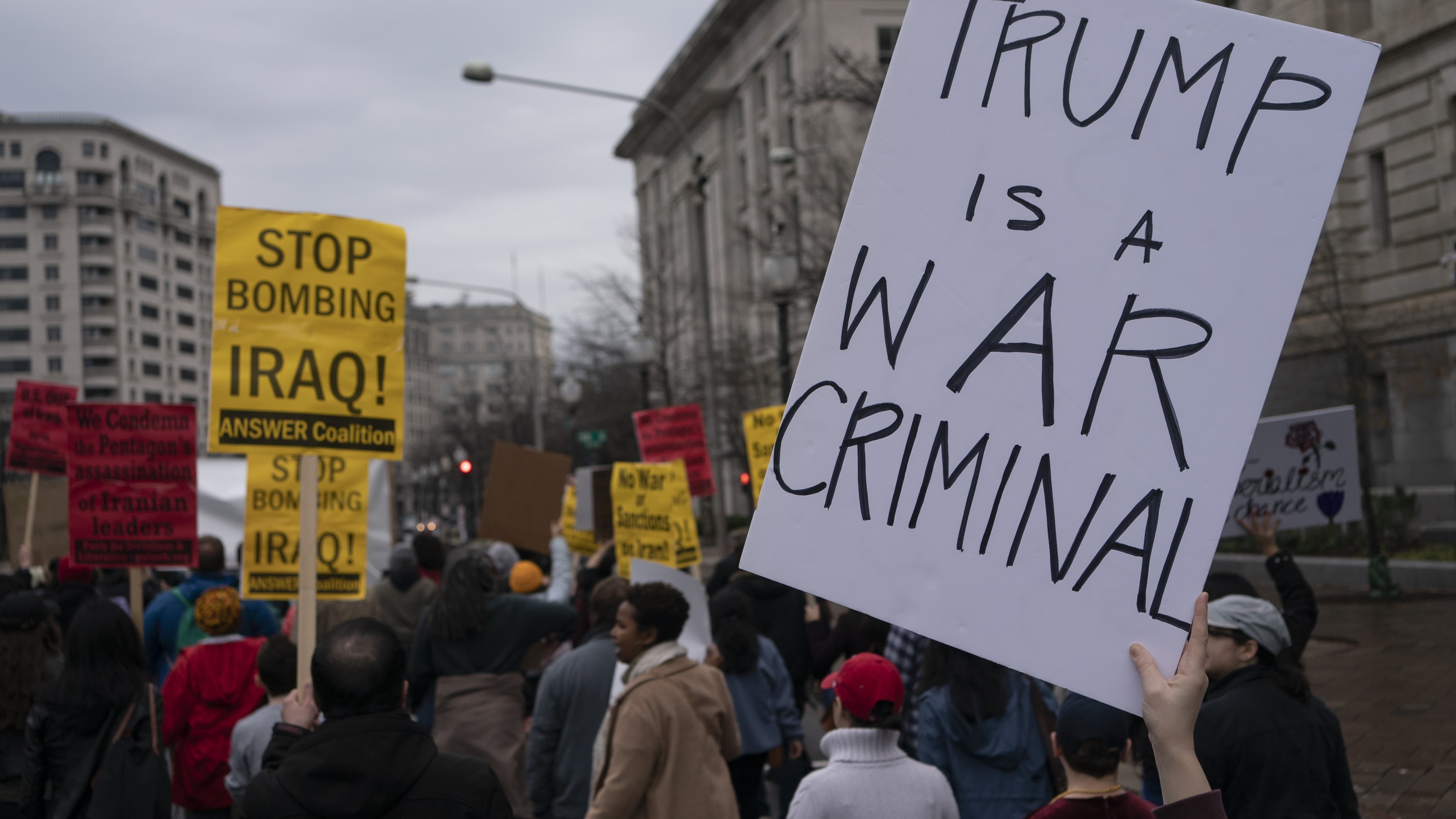 À Washington (USA), une manifestation contre une guerre entre l'Iran et les États-Unis, le samedi 4 janvier 2020. À Washington (USA), une manifestation contre une guerre entre l'Iran et les États-Unis, le samedi 4 janvier 2020.