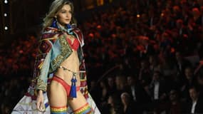 Gigi Hadid lors du défilé Victoria's Secret à Paris, en décembre 2016.