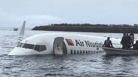 Le Boeing a raté la piste d'atterrissage.