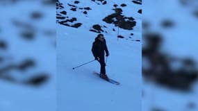 Ski, bain de foule, shopping… Emmanuel Macron en vacances dans les Pyrénées