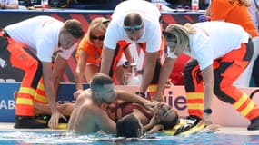 Le sauvetage d'Anita Alvarez, victime d'un malaise après son épreuve solo de natation synchronisée
