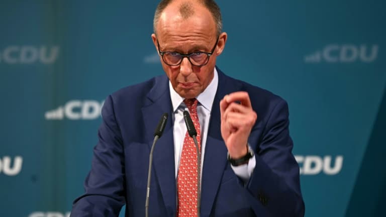 Le chancelier allemand a fait du réarmement de l'Allemagne un de ses objectifs principaux.