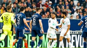 Le Bordelais Ignatenko face au Stéphanois Camara lors de Bordeaux-ASSE, le 20 avril 2022