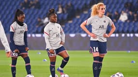 Aminata Diallo, Sandy Baltimore et Kheira Hamraoui lors de PSG-Bayern en 2022.