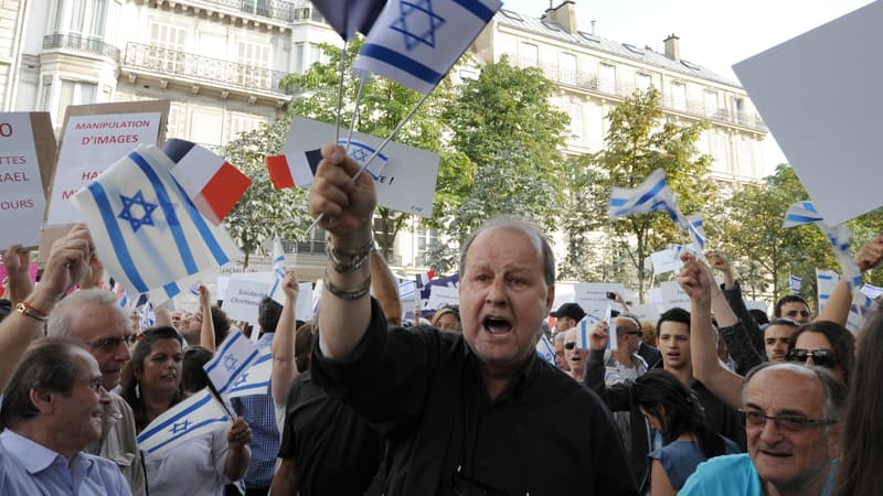 Près de 4.500 personnes participent à une manifestation pro-Israël, ce jeudi soir, à Paris.