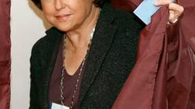 Dans un livre qui paraît ce jeudi, Martine Aubry déclare qu'elle décidera avant le début de l'année prochaine si elle sera candidate à la candidature présidentielle sous les couleurs du Parti socialiste. /Photo prise le 21 mars 2010/REUTERS/Pascal Rossign