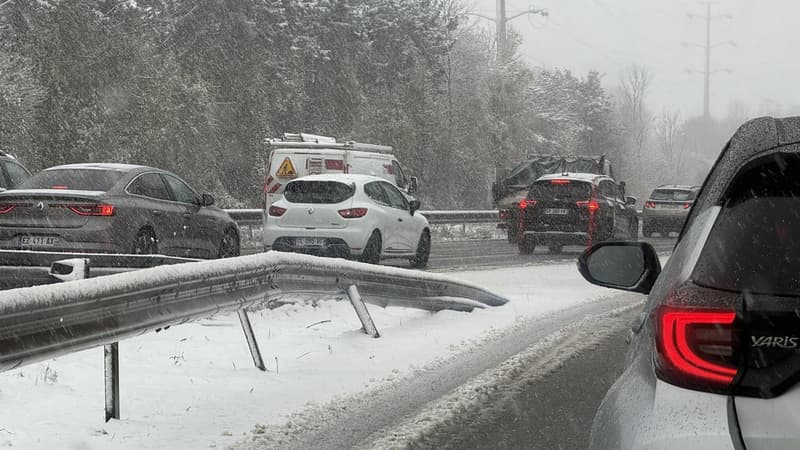 Neige: circulation difficile en Île-de-France, près de 300 kilomètres de bouchons à la mi-journée