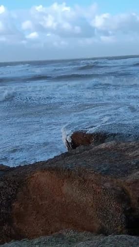 Mer agitée à Bretignolles-sur-Mer - Témoins BFMTV